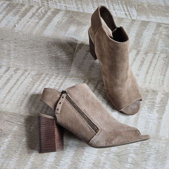 Michael Journey Block Heel Suede Leather Heel Sandals - Picture 1 of 16